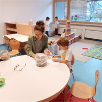 Kindergarten+Brennbichl%3a+Bildungsreferentin+Lena-Maria+Harold+beim+weihnachtlichen+Besuch.