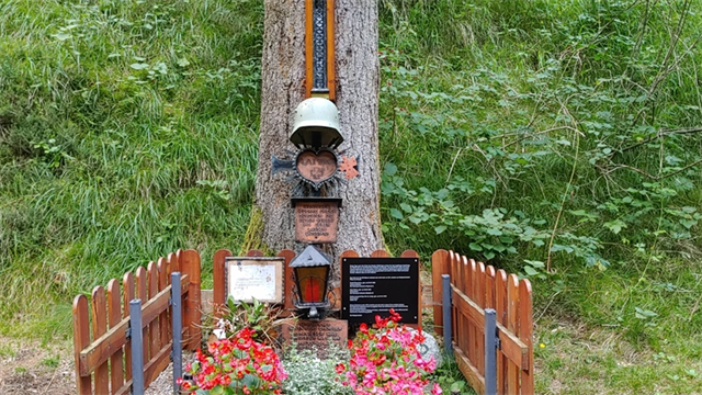 Die Gedenkstätte im Putzenwald Anfang August 2021