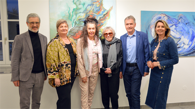 Ausstellungseröffnung (v.l.): Jörg Gamroth (RBOR), Kulturreferentin Barbara Hauser, Ursula Beiler, Adelheid Schmid-Nuss, Markus Hauser und Marlene Partl (Kulturbüro Stadt Imst).